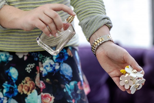 marc jacobs daisy spraying