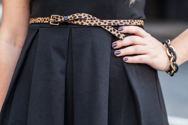 how to belt a dress