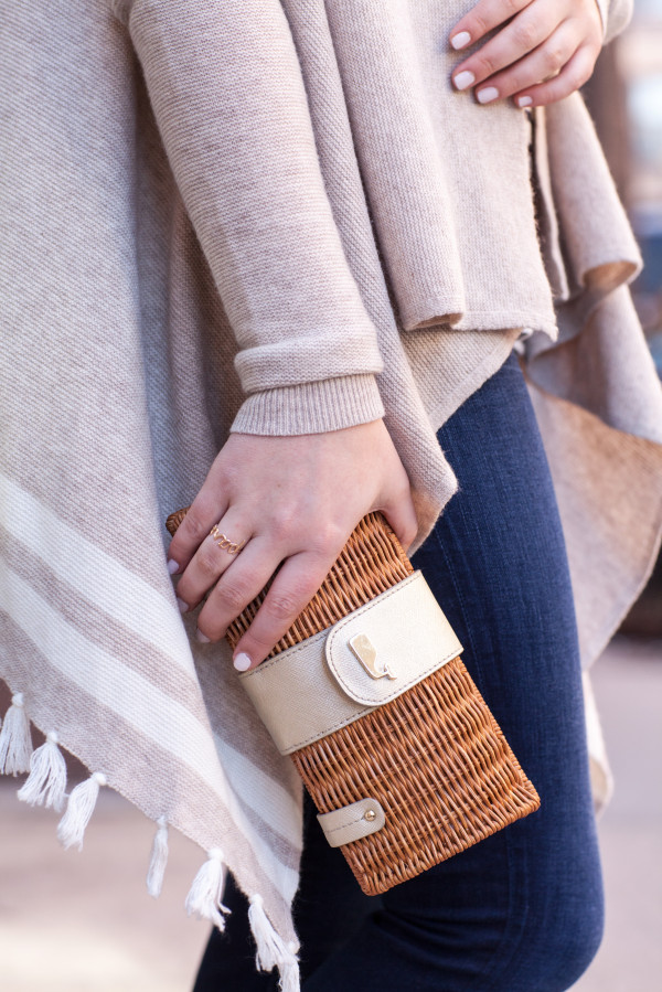 vineyard vines straw clutch