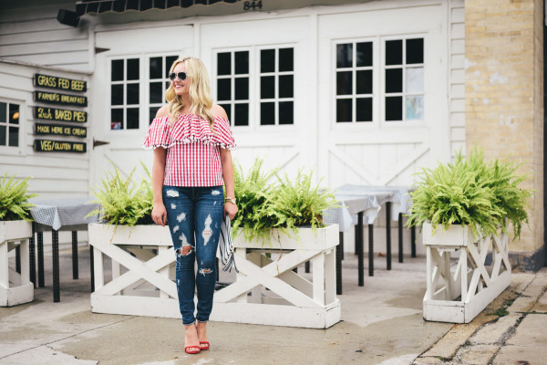 ripped jeans summer outfit