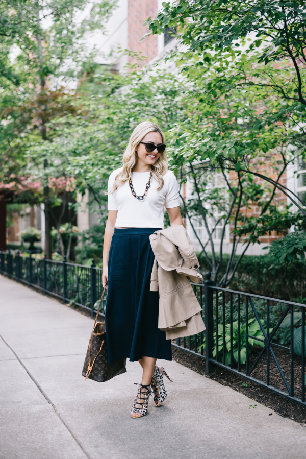 how-to-wear-a-crop-top-to-work-outfit