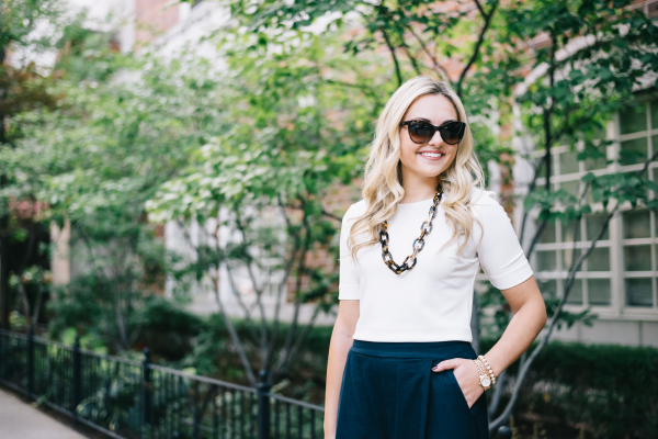 tortoise-link-necklace,-white-top,-navy-trousers