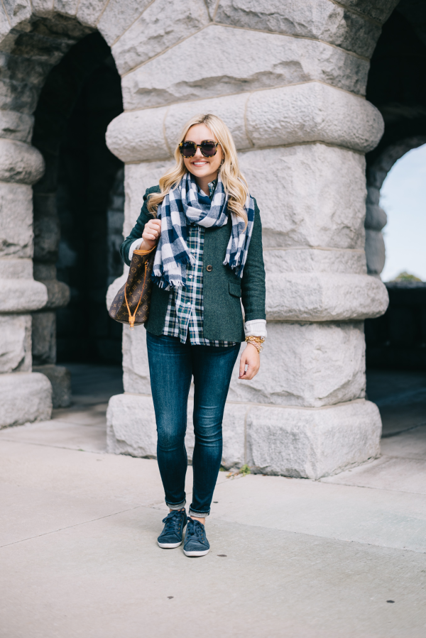 fall-outfit-plaid-blanket-scarf-gingham-blazer-denim-sneakers