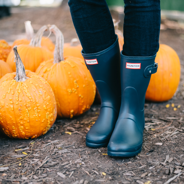 hunter-boots-navy-short
