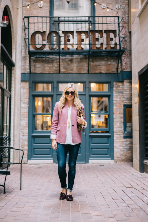 Fashion blogger Bows & Sequins styling a pink blazer and jeans in downtown Chicago.