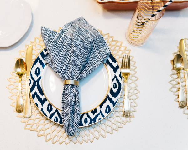 fall-place-setting-navy-blue-white-gold