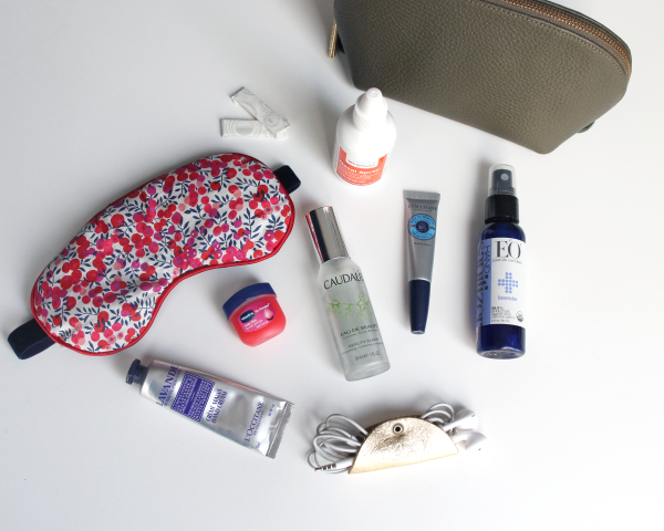 Bows & Sequins must-have travel items to pack in your carry-on hand luggage bag.