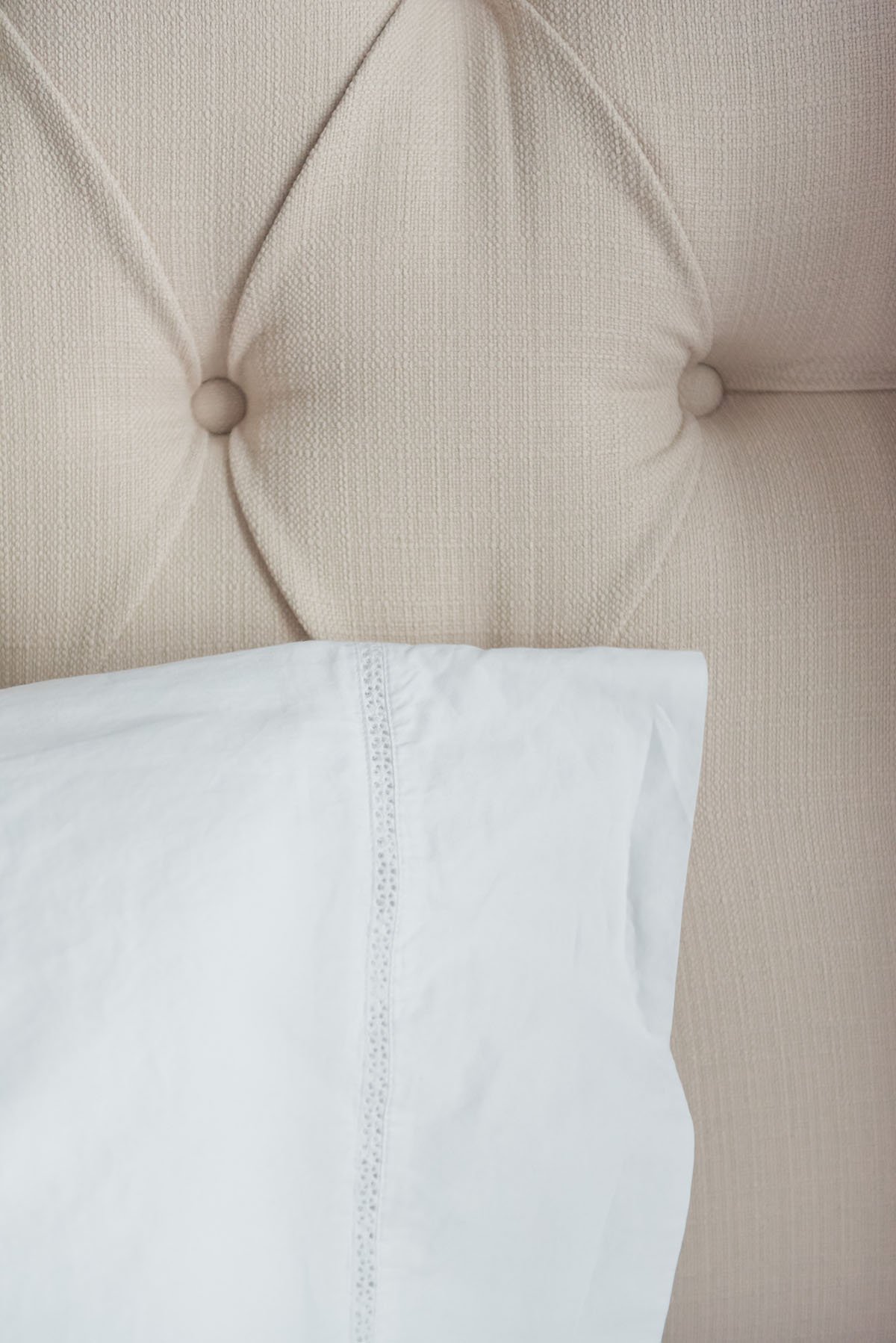 Blogger Jessica Sturdy of @bowsandsequins shares her Chicago Parisian-chic bedroom design. // Boll & Brand Sheets