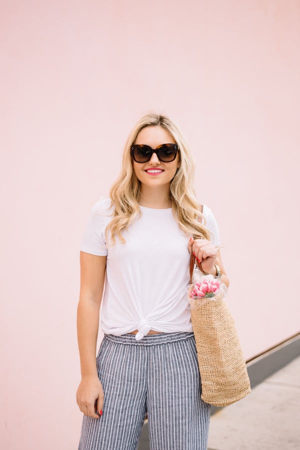 simple weekend outfit white tee shirt