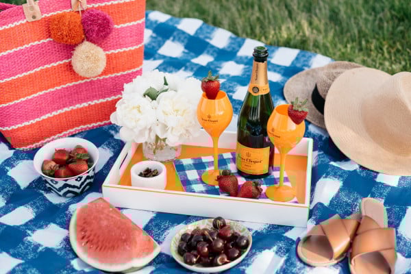 Bows & Sequins styles a picnic for Veuve Clicquot.
