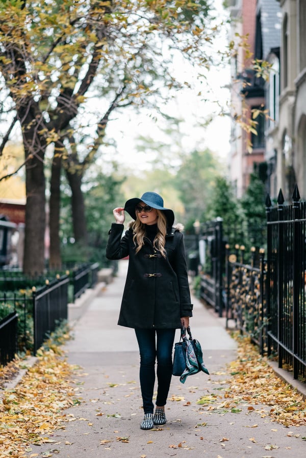Bows & Sequins styling a fall outfit: floppy hat, dark green toggle coat, Rag & Bone skinny jeans, Gucci loafers, Tom Ford sunglasses, and a Kate Spade bag.
