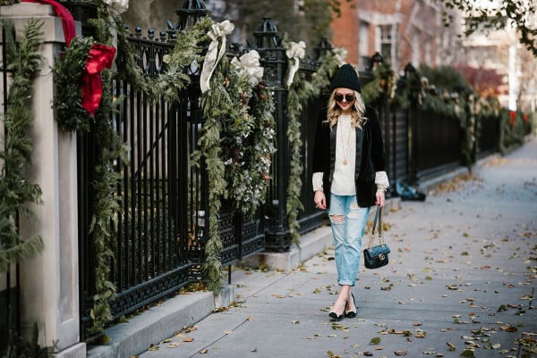 Bows & Sequins wearing a black velvet blazer with boyfriend jeans for the holidays in Chicago.