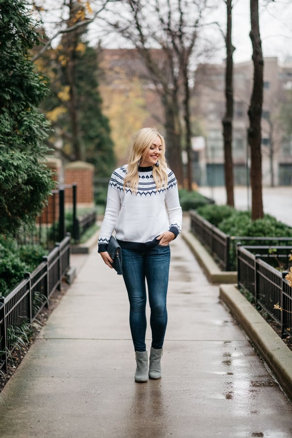 Bows & Sequins wearing a navy and white fair isle sweater in the Gold Coast in Chicago.