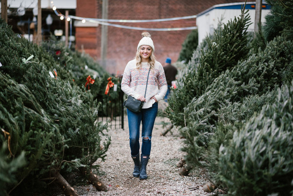 Bows & Sequins wearing a colorful J.Crew fairisle sweater, Hunter boots, and a cable-knit beanie to pick out a Christmas tree in Chicago.