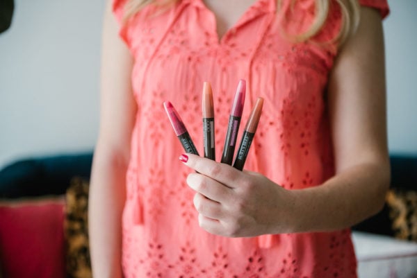 Beauty blogger Jessica of Bows & Sequins reviews Burt's Bees Tinted Lip Oil.