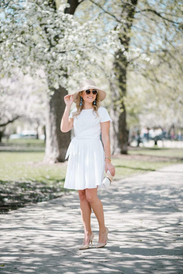 Bows & Sequins wearing a Vineyard Vines white dress for the Kentucky Derby.