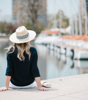 Chicago blogger Jessica Sturdy wearing a Hat Attack x Lemon Stripes straw hat and an Old Navy sweater.