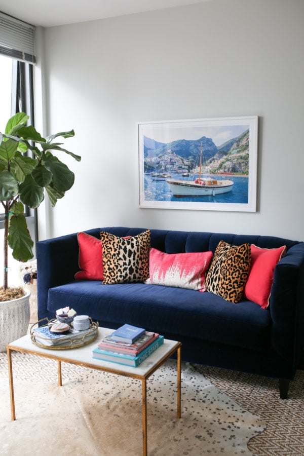 Bows & Sequins Chicago living room decor with a fiddle leaf fig, Gray Malin Italy print, marble coffee table, and layered area rugs.