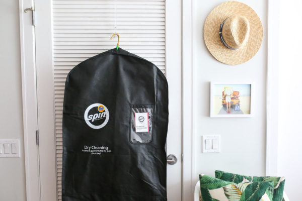 Lifestyle blogger Bows & Sequins tries out Tide Spin on-demand laundry service in Chicago.