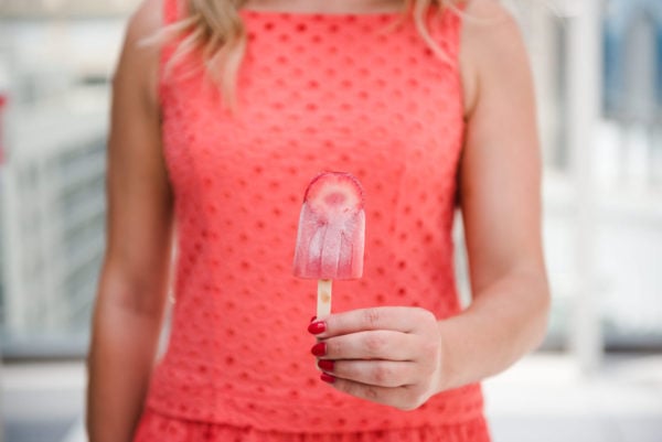 Bows & Sequins shares how to make frozen rosé popsicles for summer.
