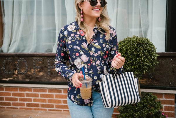 Bows & Sequins at the Spinning J coffee shop in Chicago wearing a floral printed top, Baublebar Crispin drop earrings and Illesteva sunglasses with a striped satchel bag.
