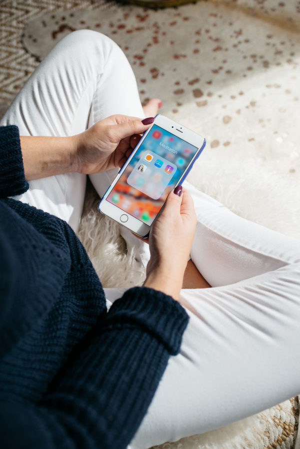Bows & Sequins shares her must-have apps for a good morning routine.