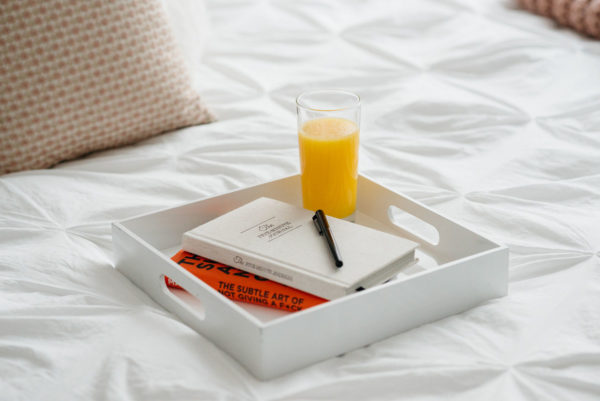Chicago blogger Bows & Sequins shares tips on setting a good morning routine with Trop50.