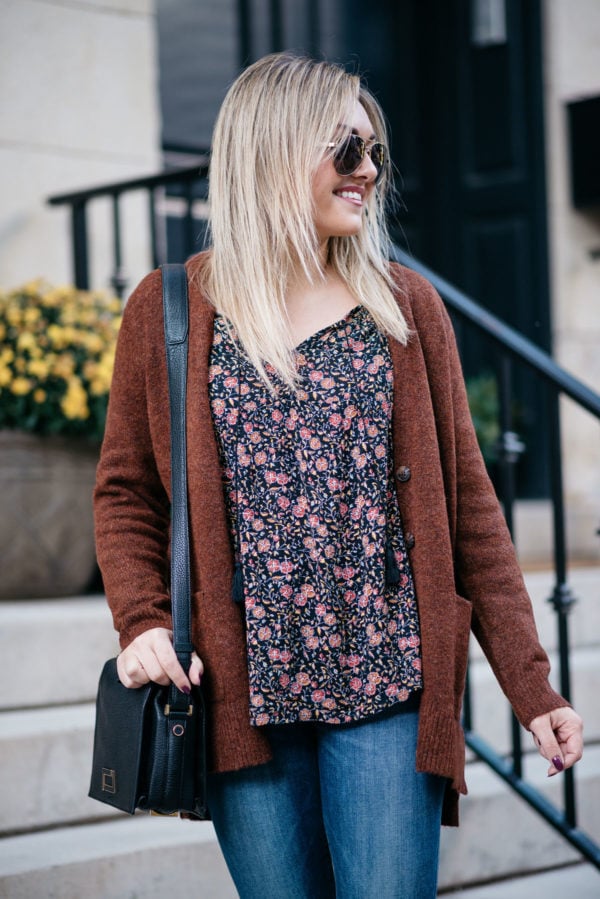 Chicago fashion and lifestyle blogger Bows & Sequins wearing Gucci aviators, a slouchy sweater, an Old Navy floral blouse, Old Navy Rockstar jeans, and a Lancel black Pia bag.