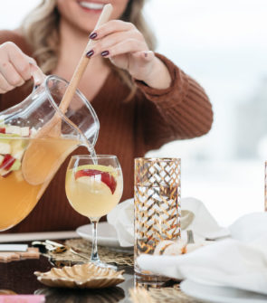 Jessica Sturdy shares her recipe for apple cinnamon Seven Daughters moscato wine for a Friendsgiving Thanksgiving dinner party.