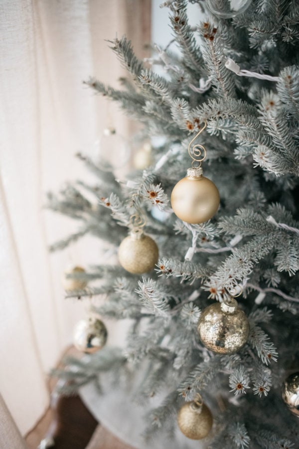 Jessica Sturdy of Bows & Sequins shares her Christmas decor ideas.