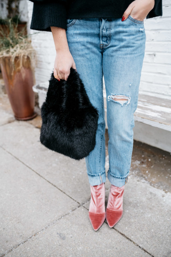 Chicago blogger Jessica Rose Sturdy wearing Levi's 501 boyfriend jeans with pink velvet booties and a black fur bag.