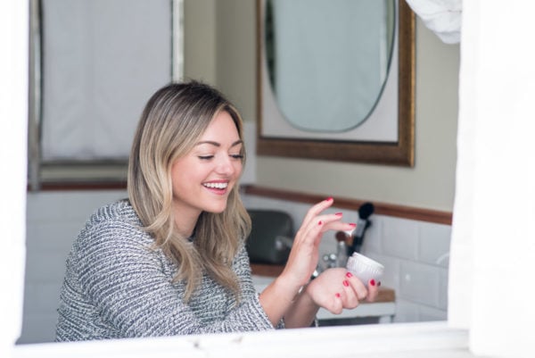 Popular beauty and lifestyle blogger Jessica Sturdy of Bows & Sequins reviewing her favorite drugstore moisturizer.