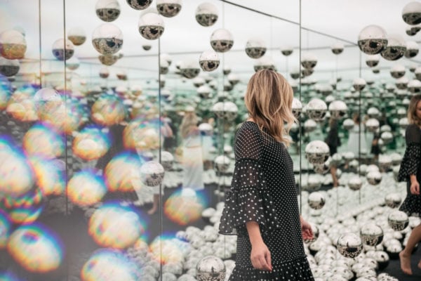 Chicago beauty blogger Jessica Sturdy of Bows & Sequins wearing a polka dot Eliza J dress. 