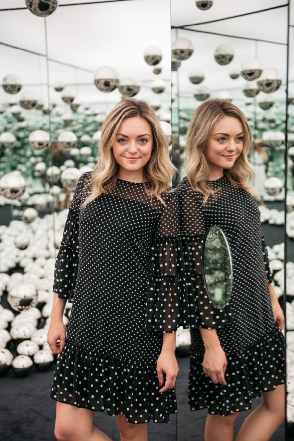 Chicago beauty blogger Jessica Sturdy of Bows & Sequins at the Infinity Mirror room.