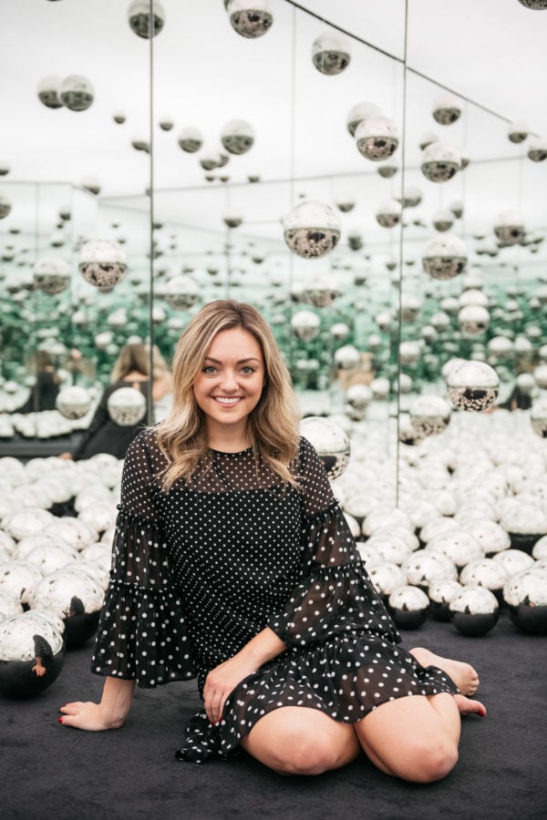 Top women's lifestyle blogger Jessica Sturdy of Bows & Sequins at Chicago's new Infinity Mirrors exhibit.