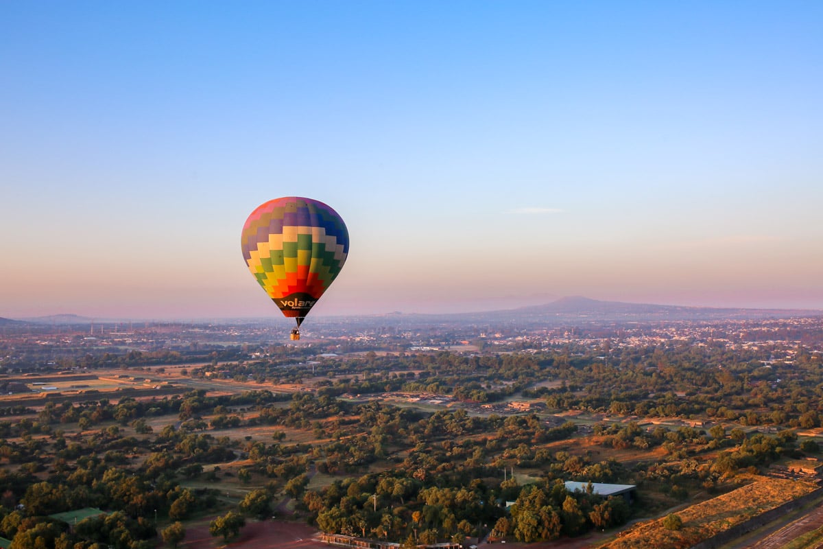Jessica Sturdy travel photography hot air balloon at sunrise over Teotihuacan Pyramids outside of Mexico City