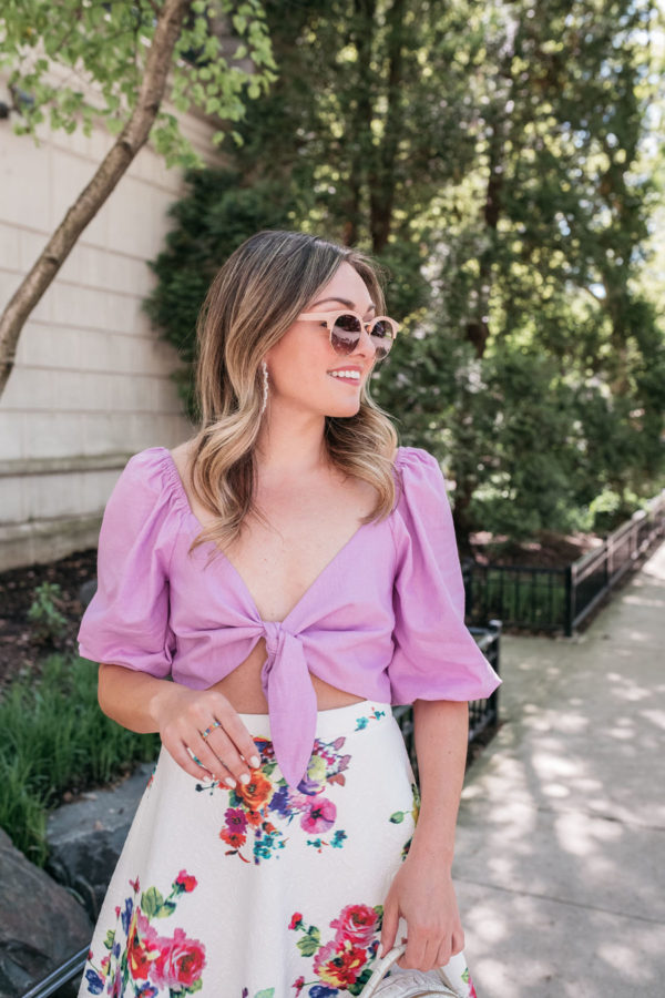 Chicago blogger Jessica Sturdy wearing a Rocky Barnes Express Lavender Linen Crop Top with Puff Sleeves.