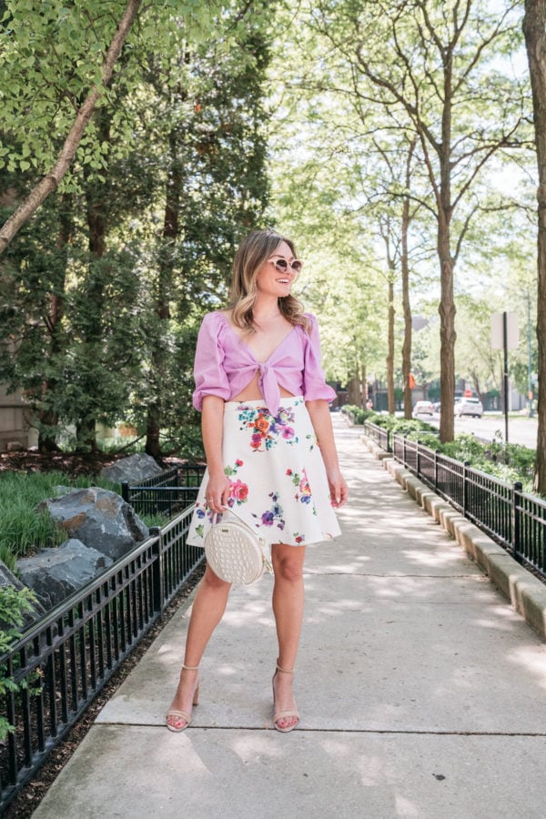 Chicago personal stylist wearing a floral skirt and round circle bag for summer.