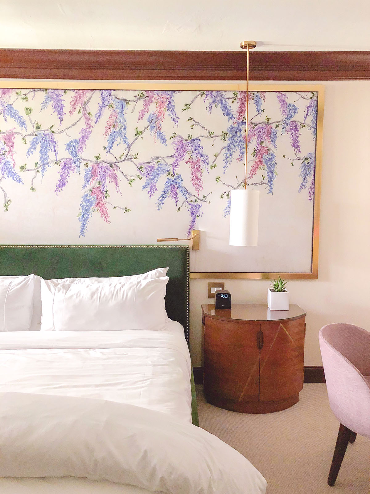 Travel blogger Bows & Sequins shares interior inspiration for a bedroom inspired by the guest rooms at Brazilian Court in Palm Beach, Florida.