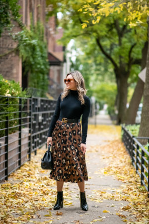 Chicago fashion and beauty blogger Bows & Sequins wearing a leopard print skirt with a black turtleneck.