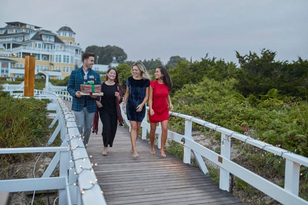 Lifestyle bloggers John Philp Thompson, Jennifer Lake, Jessica Sturdy, and Caila Quinn wearing Vineyard Vines running to the beach at Ocean House in Watch Hill, Rhode Island.