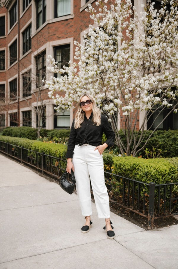 Fashion blogger Jessica Sturdy of Bows & Sequins showing you how to wear white denim after Labor Day