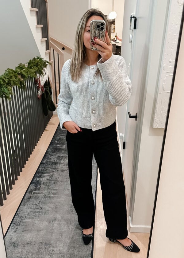Chicago lifestyle influencer Jessica Sturdy of Bows & Sequins wearing a pearl button cardigan by Abercrombie with black wide leg jeans and Chanel-esque tweed cap toe flats.