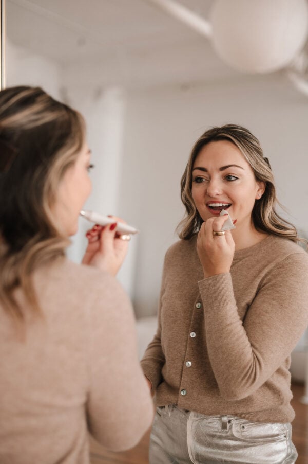 Chicago-based beauty influencer Bows & Sequins reviews Lip Plasma treatment in Clear.