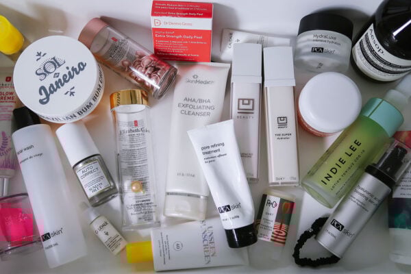 Beauty blogger shares the best products in the Dermstore sale. Sol de Janeiro, PCA Pore Refining Treatment, Skin Medica AHA/BHA Cleanser, U Beauty, R+Co Dart, Sunday Riley Auto Correct Eye Cream, Elizabeth Arden capsules, and more.