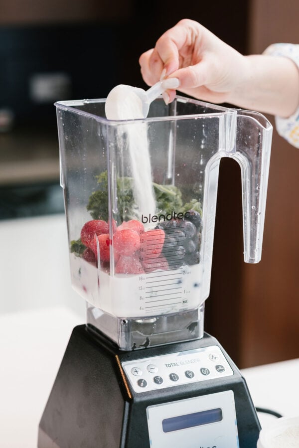 Bows & Sequins shares her recommendation for the best blender for smoothies.