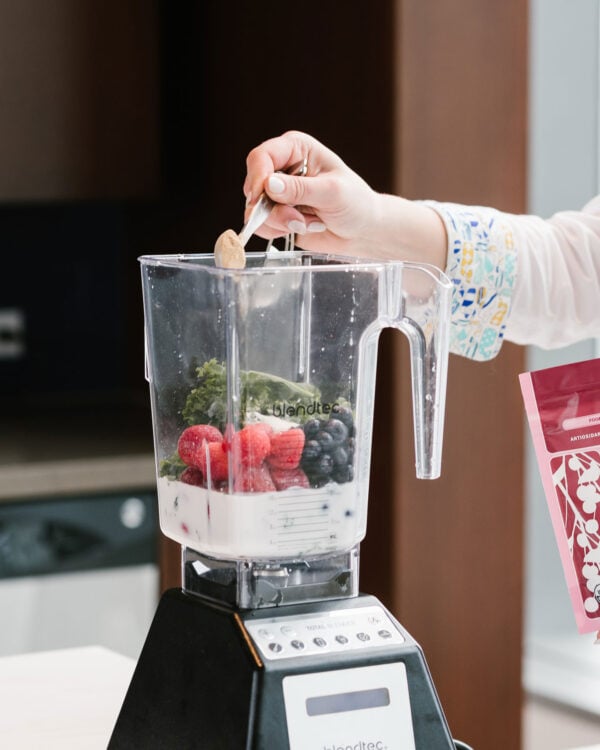 Lifestyle blogger Jessica Sturdy shares her favorite blender as the best blender for smoothies.