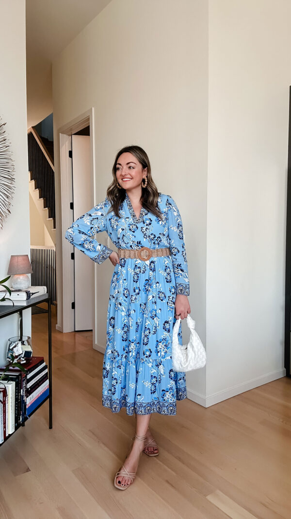 Chicago-based fashion and beauty blogger Bows & Sequins wearing a Sail to Sable dress with a raffia belt and white woven knot handbag.