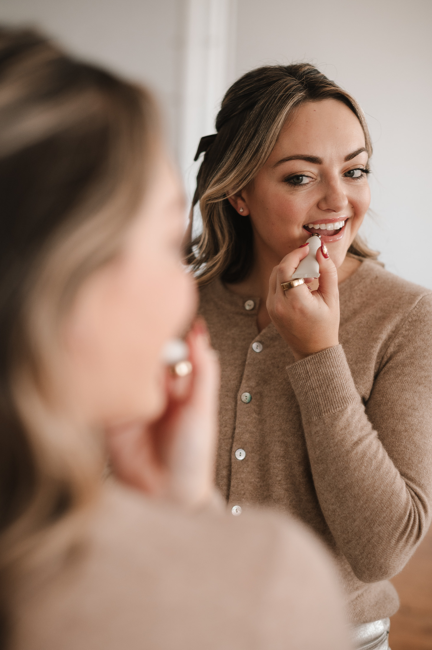 Chicago beauty influencer Applying U Beauty Plasma Lip Compound in front of a mirror