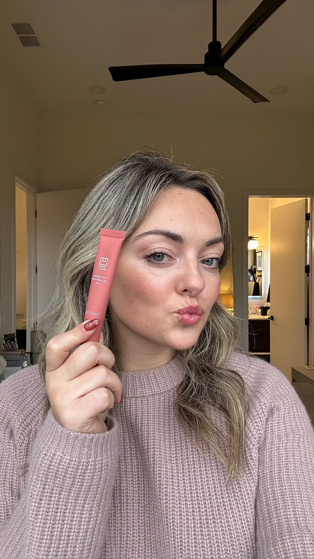 Wearing U Beauty Plasma Lip Compound in Lady shade